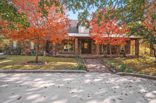 7200 Brady Oaks Dr, Fort Worth TX  76135-9055 exterior