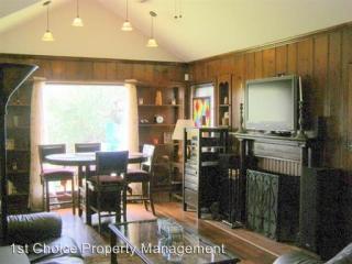 2320 Arrowhead Ct, Fort Worth TX  76103-2608 exterior