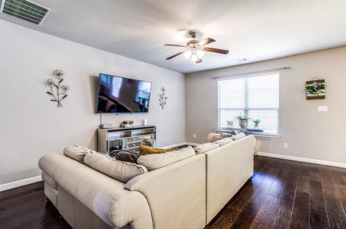 10437 Turning Leaf Trl, Fort Worth TX  76131-3981 exterior