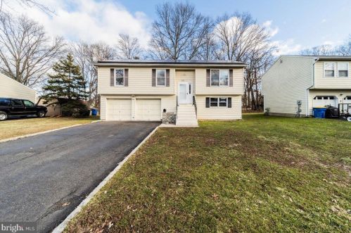 242 Charlotte Pl, South Bound Brook, NJ 08880-1259