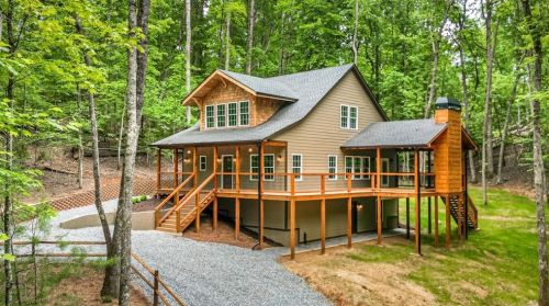 321 Parnell Dr, Ellijay, GA 30540-0053