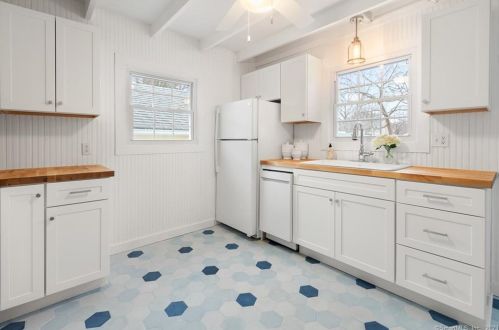 46 Sea Crest Ave, Niantic CT  06357-3338 exterior