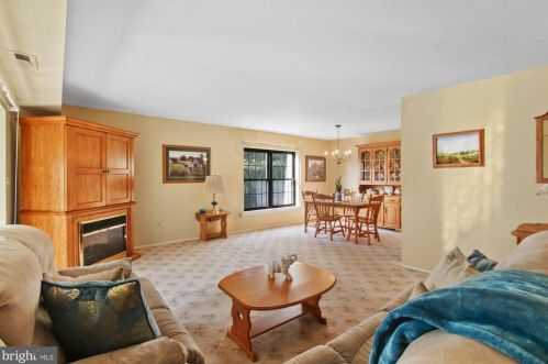 38 Valleybrook Dr, Lancaster PA  17601-4617 exterior