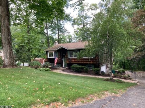 11 Hillsdale Dr, Wantage, NJ 07461-4024
