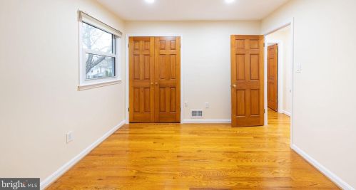 6945 Conservation Dr, Springfield VA  22153-1015 exterior