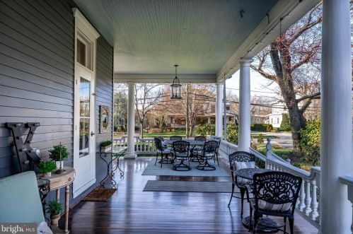 114 Kings Hwy, Tavistock NJ 08033-1981 exterior