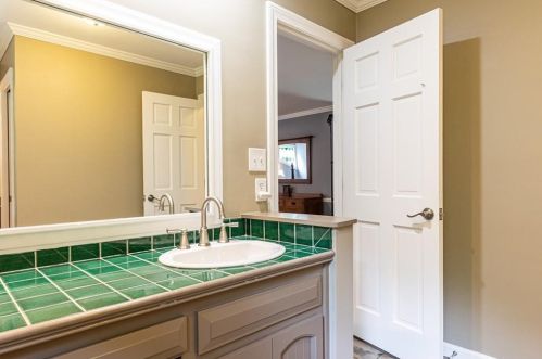 675 Fair Oaks Mnr, Atlanta GA  30327-4364 exterior
