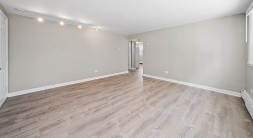 10106 Hartford Ct, Schiller Park, IL 60176-2002
