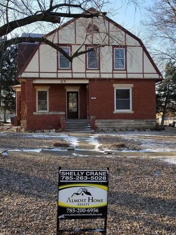 25 Broadway St, Navarre, KS 67451-9160