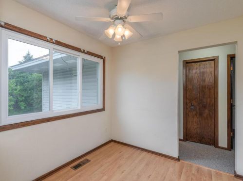 9724 Utica Rd, Minneapolis, MN 55437-2039