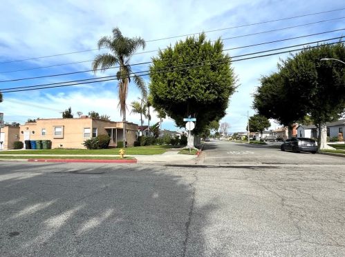 9533 4th Ave, Inglewood, CA 90305-3005