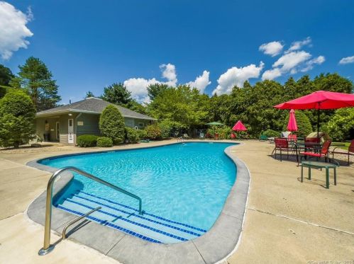 404 Sand Stone Dr, Wapping, CT 06074-2867