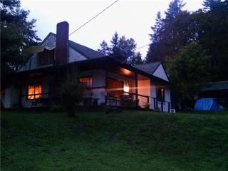 82 Lakeland Dr, Allyn, WA 98524-7786