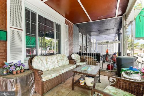 3244 27th St, Philadelphia, PA 19129-1809