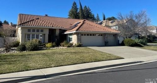 449 Diamond Oaks Dr, Vacaville, CA 95688-1039