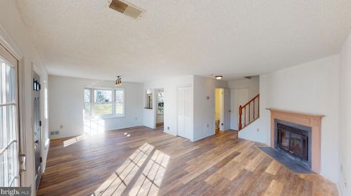 22 Lehavre Ct, Trenton NJ  08619-4721 exterior