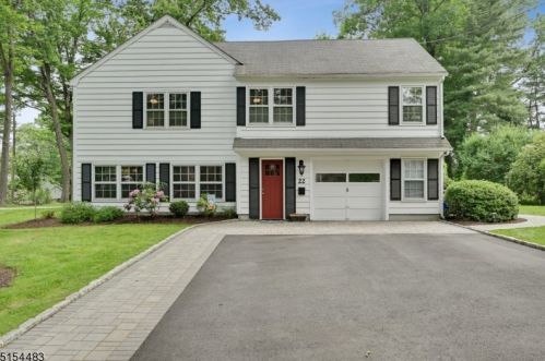 22 Bellvale Rd, Mountain Lakes, NJ 07046-1114