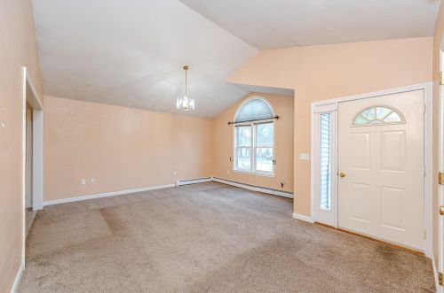 9 Catherine St, Nashua, NH 03060-4932