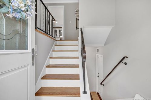 30 Driftwood Ln, Huntington, CT 06484-2109