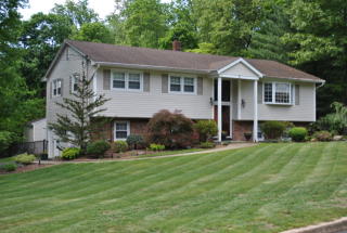 1 Cherokee Ct, Montville Township, NJ 07045-9770