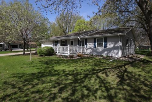 801 Jackson Ave, Egralharve, IA 51360-1451