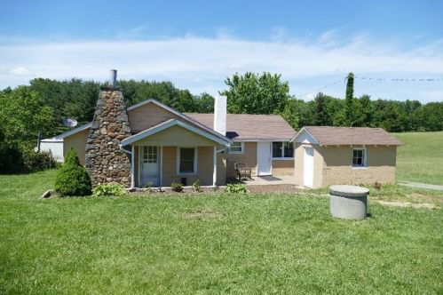 52 Lyons Den Dr, Glade Valley, NC 28627-9619