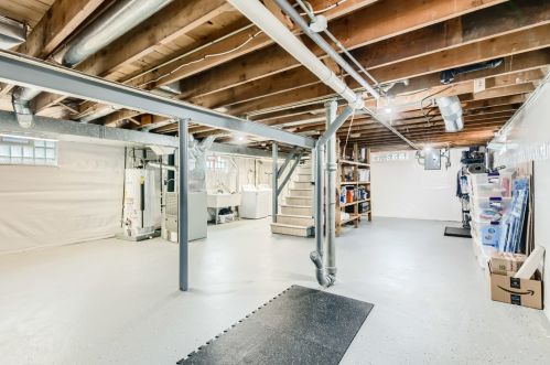 7022 Keeney St, Niles IL  60714-3038 exterior