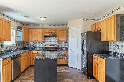 280 Dairyland Dr, Porterdale, GA 30016-1356