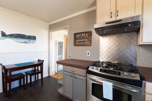 1466 Darwin St, Seaside CA  93955-5017 exterior