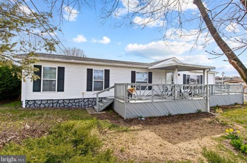 937 Opal St, Ephrata, PA 17522-1811
