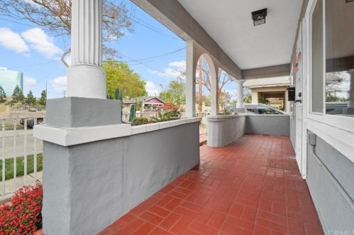 126 Lyon St, Santa Ana, CA 92701-5122