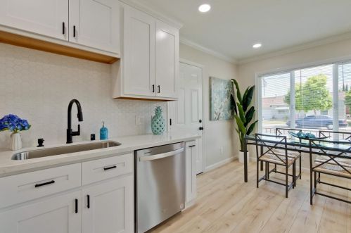 1053 Douglas Ct, San Leandro CA  94577-1469 exterior