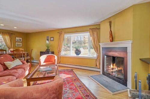 37 Bayne St, Norwalk, CT 06851-1218