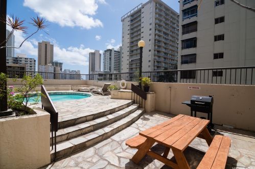 320 Liliuokalani Ave, Honolulu HI  96815-3550 exterior