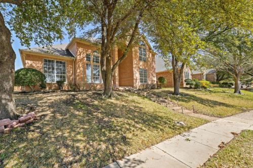 2033 Le Mans Dr, Carrollton TX 75006-4337 exterior