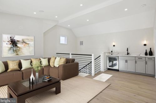 401 Boyd Ave, Silver Spring MD 20912-5404 exterior