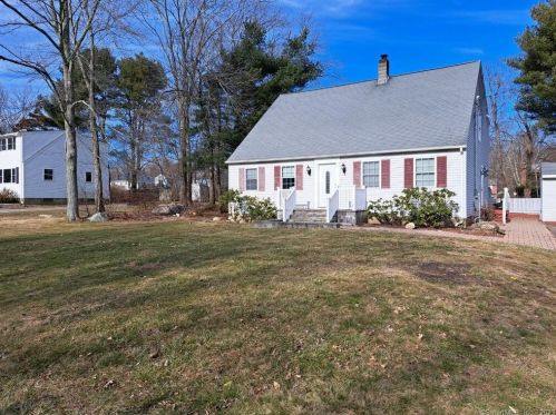 123 Chestnut Dr, Colchester, CT 06415-1469