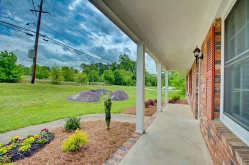 5805 Feldwood Rd, Atlanta GA  30349-2868 exterior