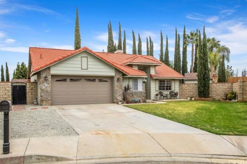 10546 Wood Glen Ct, Yucaipa, CA 92399-2975
