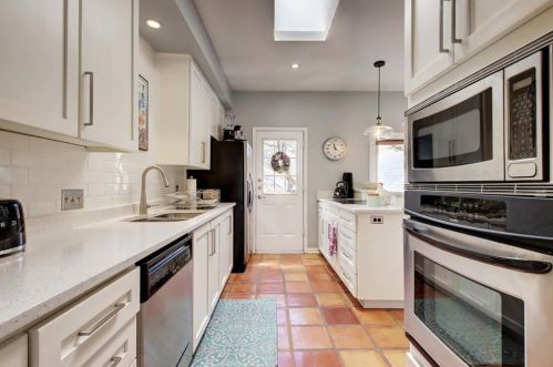 6904 Dogwood Holw, Austin TX  78750-8213 exterior