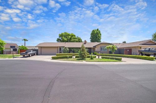560 Fiero Pl, Manteca, CA 95337-6672