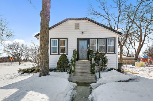 140 Frontage Rd, Northfield, IL 60093-3464