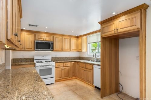 121 Barbara St, Anaheim CA  92806-3825 exterior
