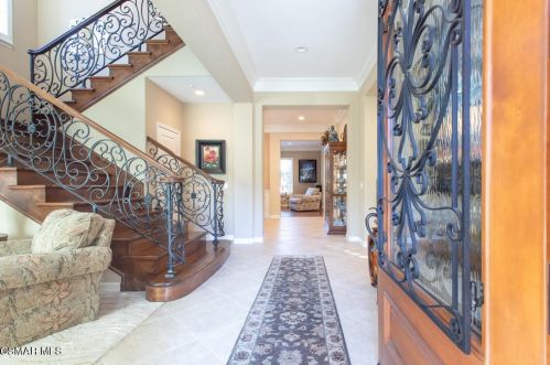 362 Loire Valley Dr, Simi Valley CA  93065-8242 exterior