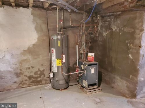 5341 Lindbergh Blvd, Philadelphia PA  19143-5829 exterior