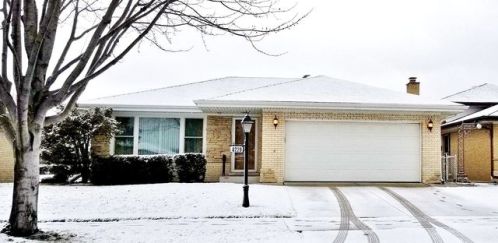 8220 Monroe St, Niles, IL 60714-2717