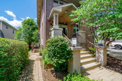 239 Jeffreys Pl, Highwood, IL 60040-1704