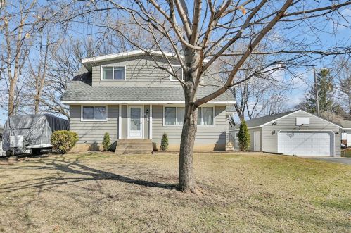 489 10th St, Newport, MN 55055-1238