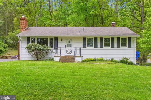 2206 Youngs Dr, Haymarket, VA 20169-1534