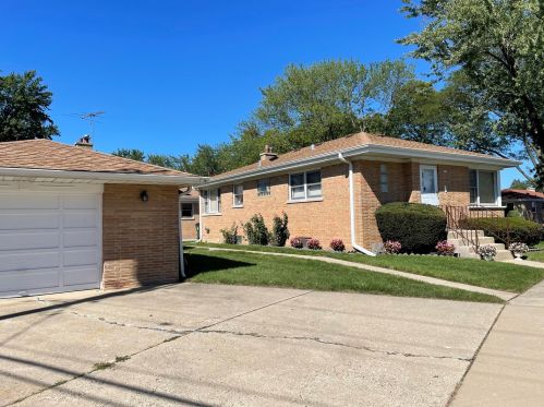 8606 Merrill St, Niles, IL 60714-1921